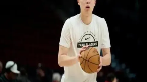 莱斯特城对曼联开战：瓦尔迪、考迪率队首发出场，布鲁诺-费尔南德斯、德利赫特新援登场